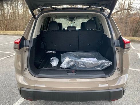 New 2025 Nissan Rogue SV image 7