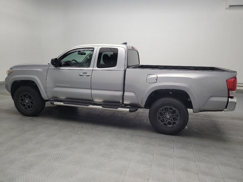 Used 2017 Toyota Tacoma SR5 image 3