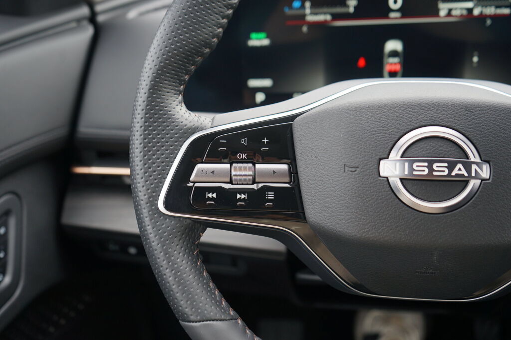 Used 2024 Nissan Ariya FWD image 29
