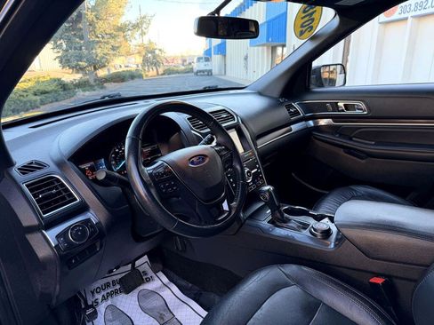 Used 2018 Ford Explorer Limited image 11