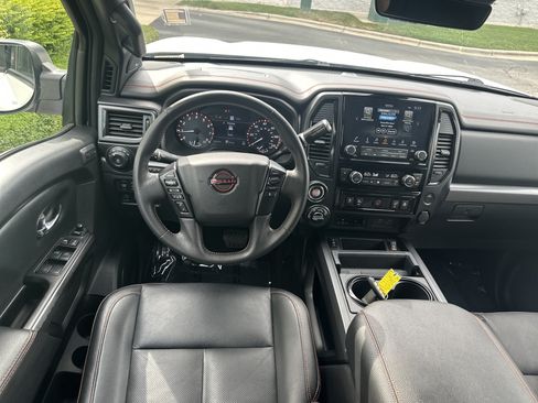 Used 2023 Nissan Titan PRO-4X w/ Pro-4x Convenience Package AWD/4WD image 17