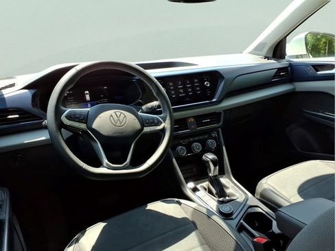 Used 2023 Volkswagen Taos SE w/ Panoramic Sunroof Package AWD/4WD image 14