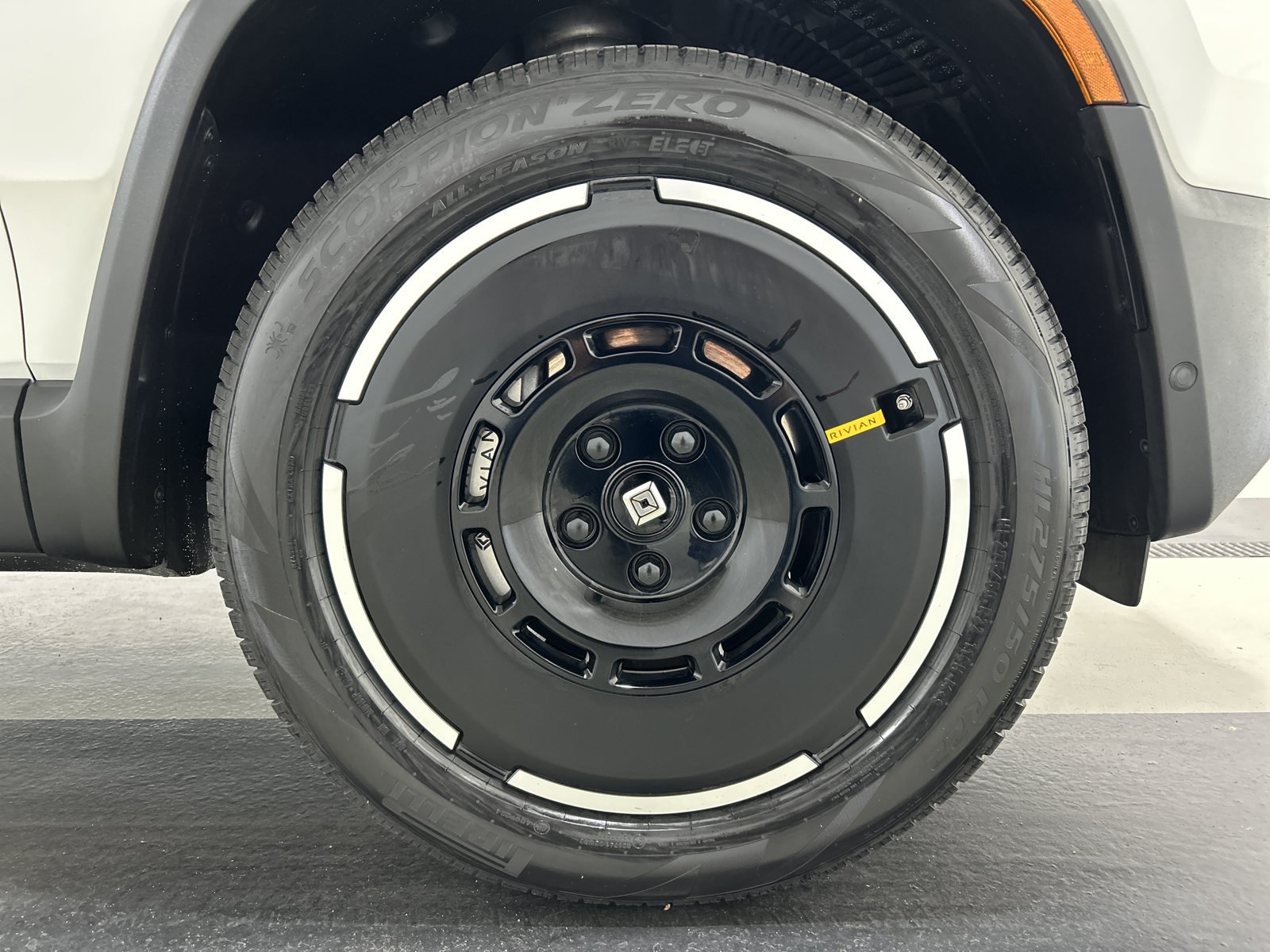 Used 2025 Rivian R1S Adventure Dual AWD/4WD image 11