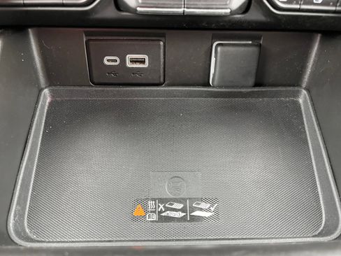 Used 2023 GMC Yukon XL SLT image 18