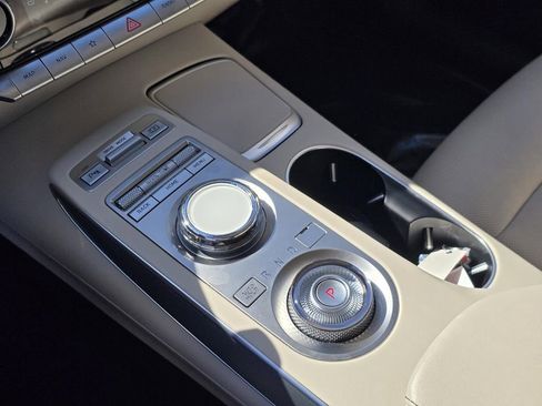 Used 2023 Genesis GV70 2.5T w/ Select Package image 17