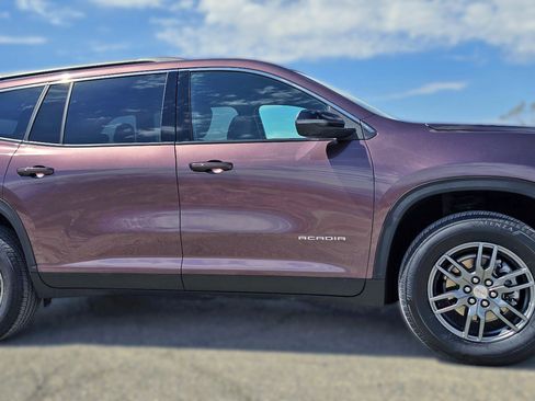 Used 2025 GMC Acadia Elevation image 3