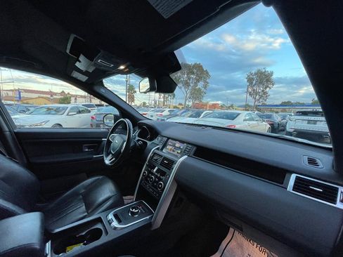 Used 2017 Land Rover Discovery Sport HSE image 12