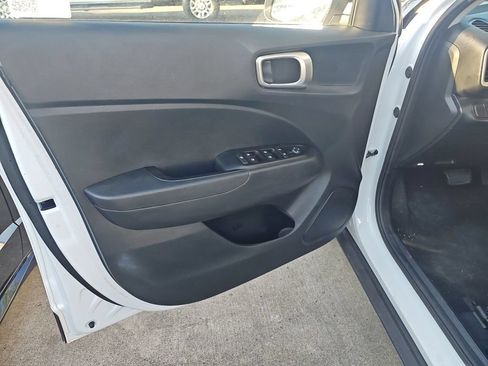 Used 2025 Hyundai Venue SEL FWD image 5