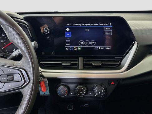 Used 2024 Chevrolet Trax LS w/ LS Convenience Package FWD image 18