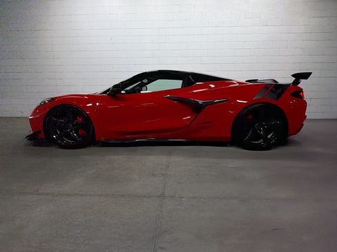 Used 2024 Chevrolet Corvette Z06 w/ Z07 Performance Package RWD image 2