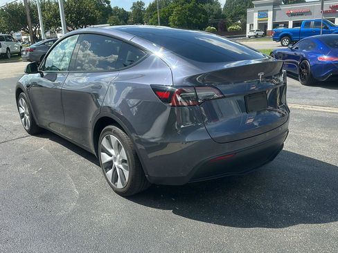 Used 2023 Tesla Model Y AWD image 4