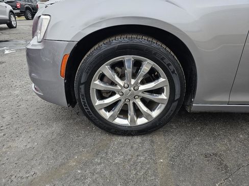 Used 2017 Chrysler 300 C image 38