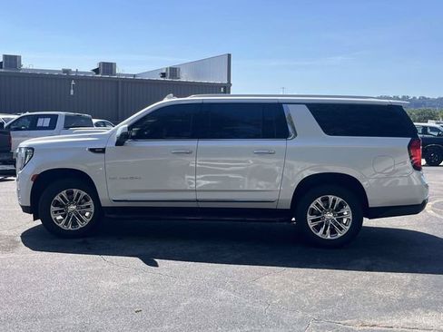 Used 2022 GMC Yukon XL SLT w/ SLT Premium Package RWD image 7