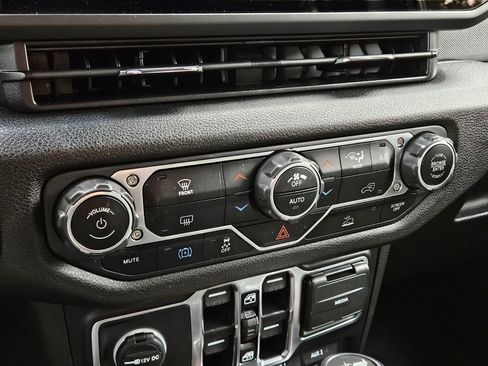 Used 2024 Jeep Wrangler Sport image 21