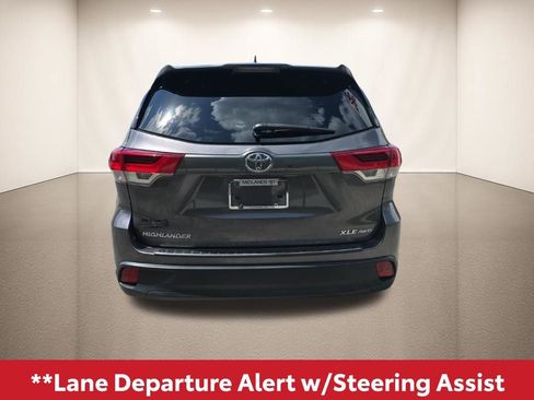 Used 2019 Toyota Highlander XLE image 10