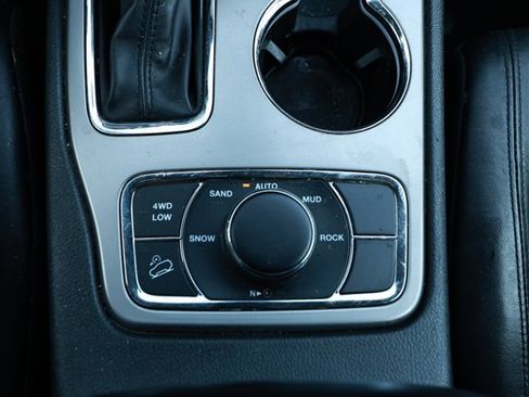 Used 2022 Jeep Grand Cherokee Limited AWD/4WD image 19