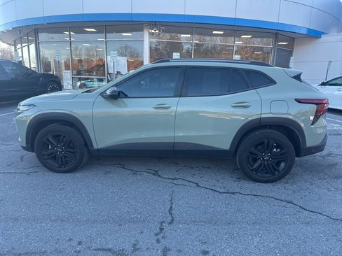 Used 2024 Chevrolet Trax ACTIV w/ Sunroof Package image 8