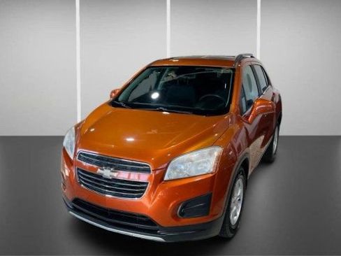 Used 2015 Chevrolet Trax LT w/ LT Sun and Sound Package image 3