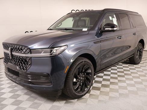 New 2026 Lincoln Navigator L Reserve AWD/4WD image 11