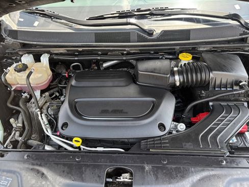 Used 2023 Chrysler Pacifica Touring-L FWD image 34