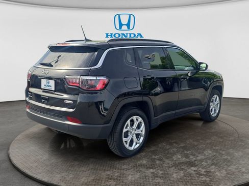 Used 2024 Jeep Compass Latitude AWD/4WD image 5