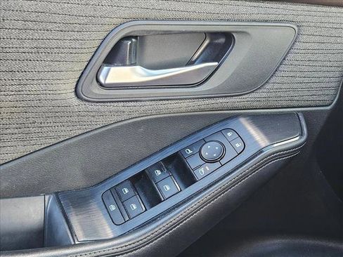 Used 2021 Nissan Rogue SV FWD image 15