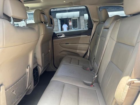 Used 2019 Jeep Grand Cherokee Limited AWD/4WD image 10