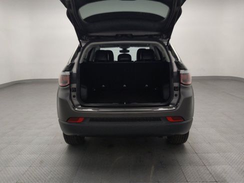 Used 2018 Jeep Compass Latitude AWD/4WD image 29