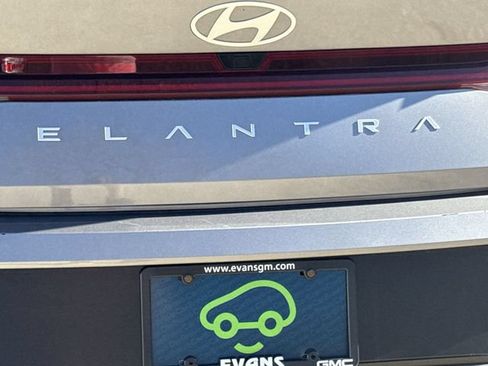 Used 2025 Hyundai Elantra SEL FWD image 31