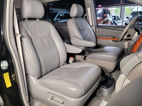 Used 2008 Toyota Sienna XLE image 17