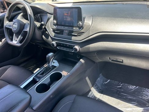 Used 2022 Nissan Altima 2.5 SV FWD image 13