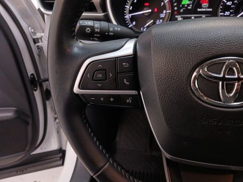 Used 2022 Toyota Highlander XLE image 16