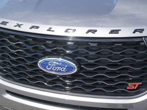 Used 2022 Ford Explorer ST w/ Equipment Group 401A AWD/4WD image 24