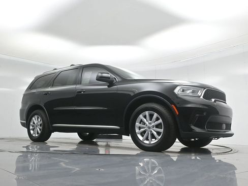 Used 2023 Dodge Durango SXT Launch Edition image 3