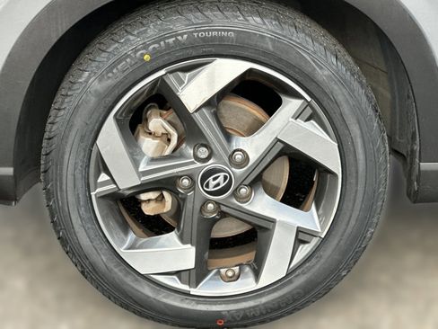 Used 2022 Hyundai Venue SEL w/ Cargo Package image 11