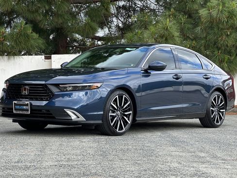 Used 2025 Honda Accord Touring image 8