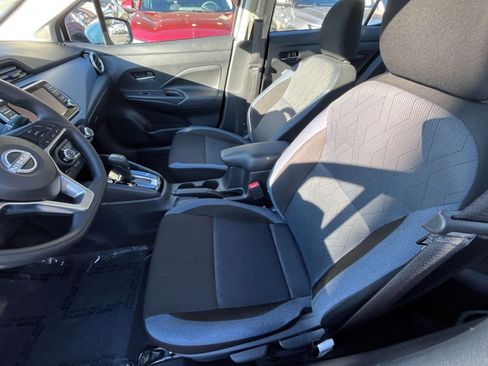Used 2025 Nissan Versa SV image 27