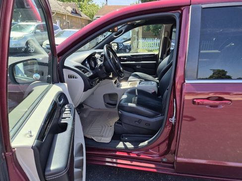 Used 2018 Dodge Grand Caravan SXT FWD image 16