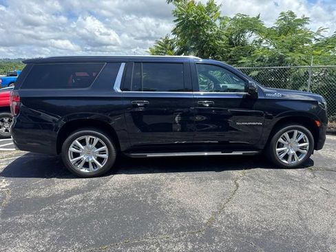 Used 2023 Chevrolet Suburban High Country AWD/4WD image 7