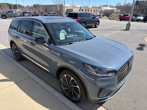 Used 2025 Lincoln Aviator Reserve w/ Equipment Group 201A image 7
