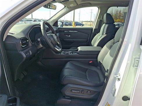 New 2025 Honda Pilot Touring image 11