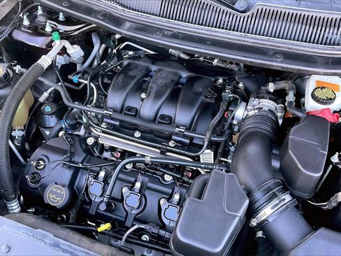 Used 2018 Ford Explorer XLT w/ Equipment Group 202A image 32