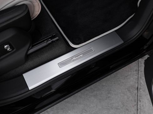 Used 2024 Bentley Bentayga Extended Wheelbase image 32