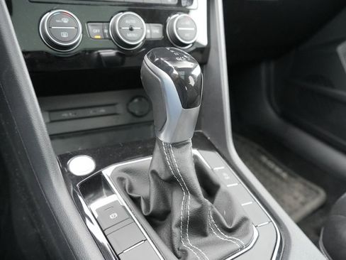 Used 2022 Volkswagen Taos SEL image 28