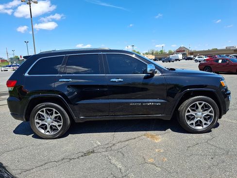 Used 2019 Jeep Grand Cherokee Overland AWD/4WD image 7