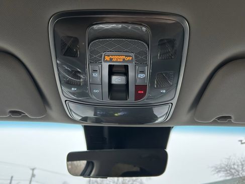 Used 2022 Genesis GV70 2.5T w/ Advanced Package image 18