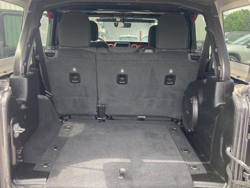 Used 2019 Jeep Wrangler Unlimited Rubicon image 21