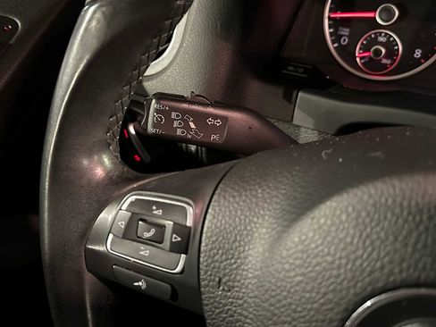 Used 2017 Volkswagen Tiguan S image 32