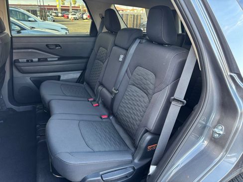 Used 2025 Nissan Pathfinder SV FWD image 41