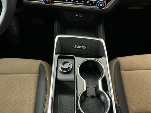 Used 2025 Chevrolet Equinox ACTIV w/ Safety and Technology Package FWD image 13